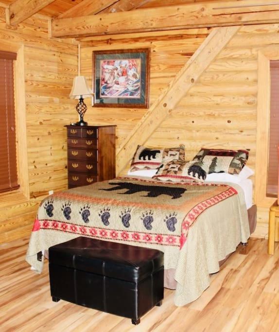 Rustic Black Bear Cabin Pigeon Forge Exterior photo