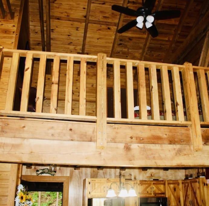 Rustic Black Bear Cabin Pigeon Forge Exterior photo