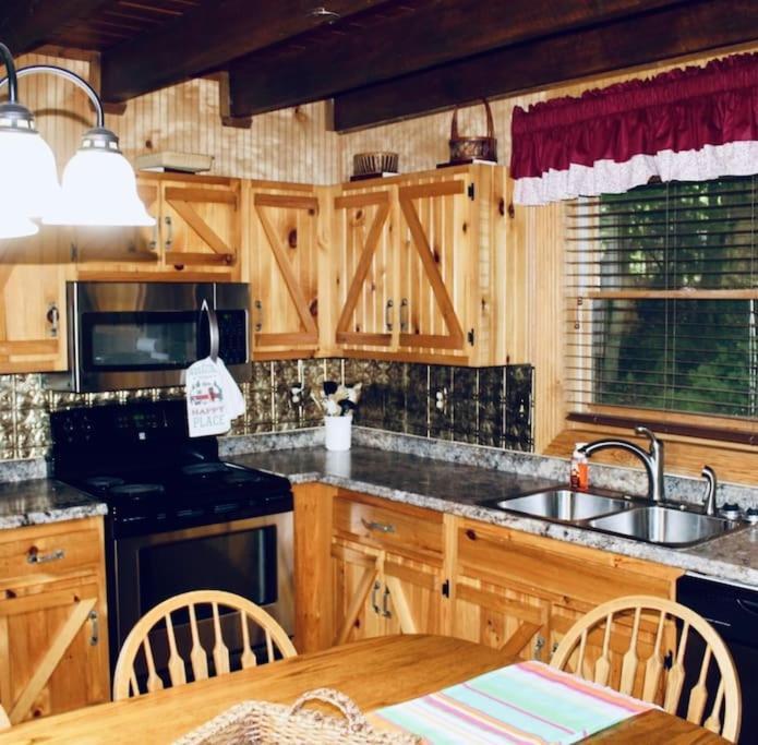 Rustic Black Bear Cabin Pigeon Forge Exterior photo